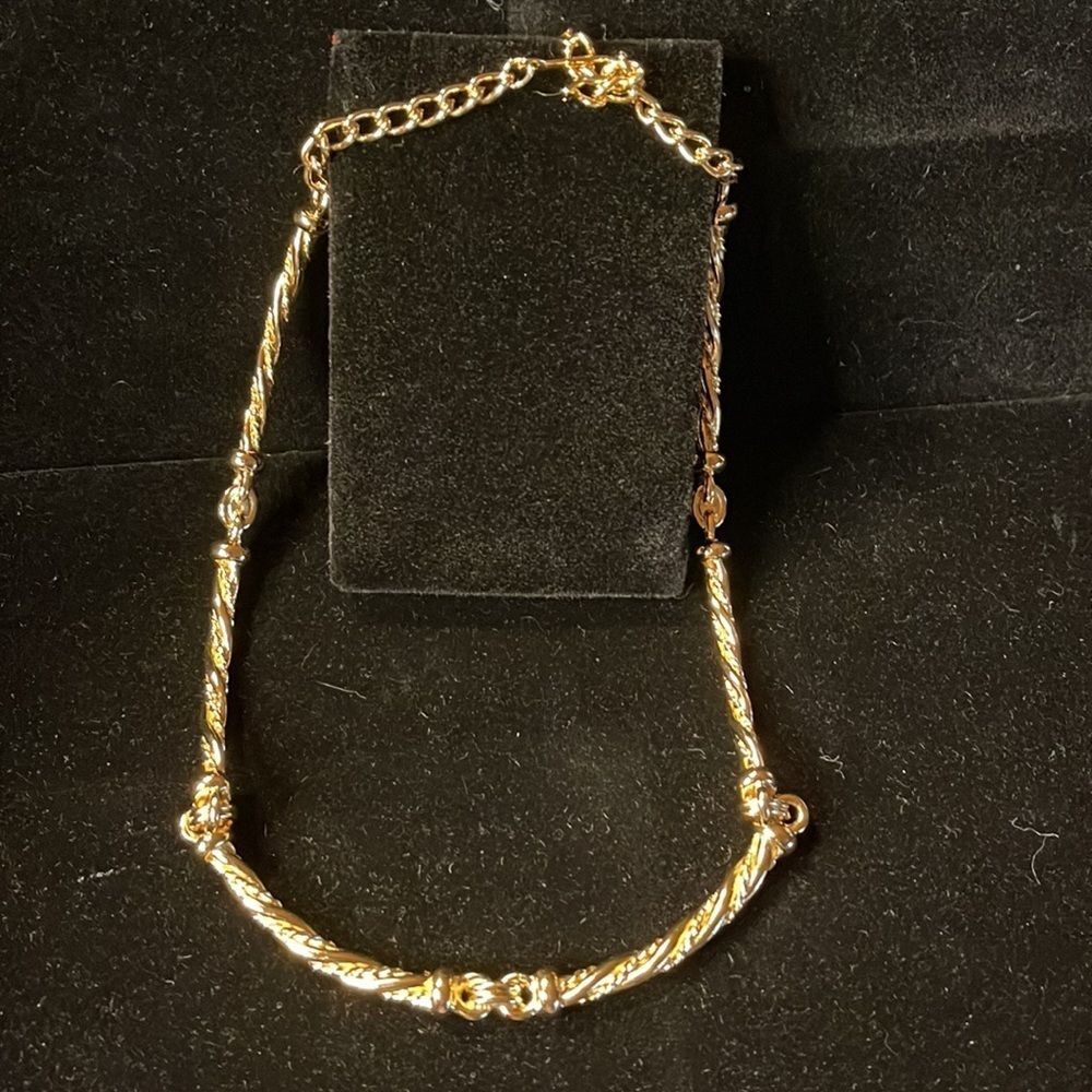 Avon- 1990- Vintage Favorite Twist Gold Tone Necklace